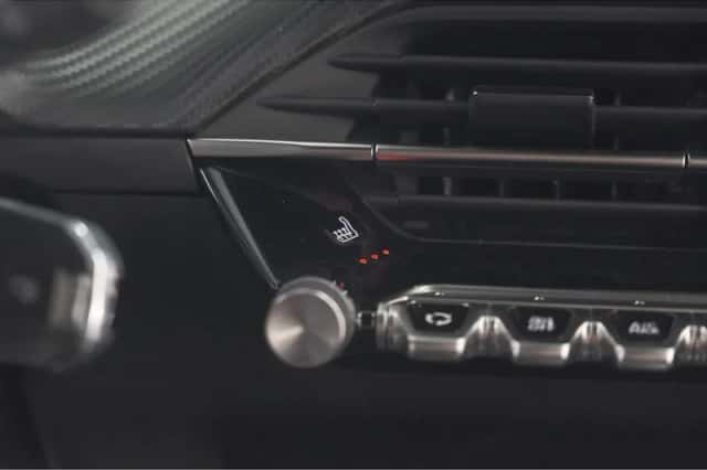 Peugeot 2008 (2023) thumbnail 4