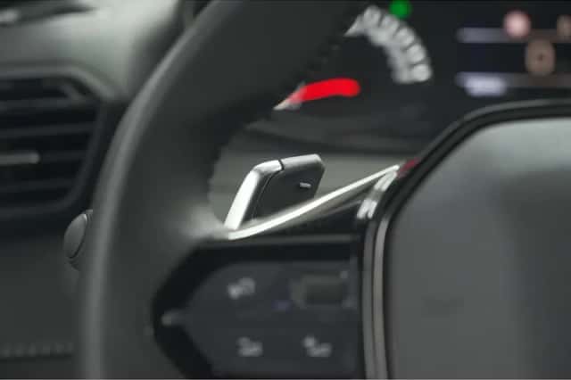 Peugeot 2008 (2023) thumbnail 31