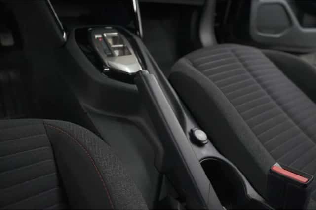 Peugeot 2008 (2023) thumbnail 38