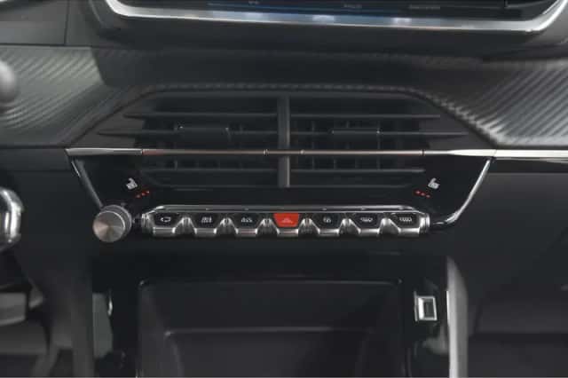 Peugeot 2008 (2023) thumbnail 41