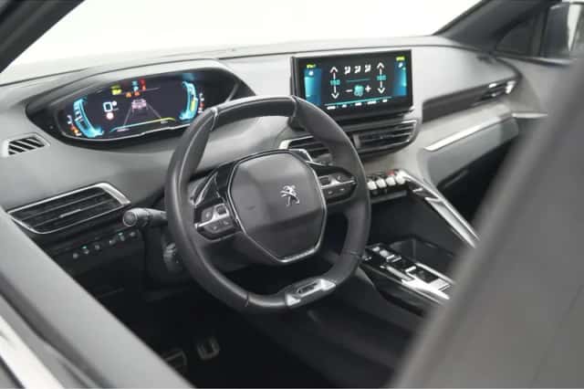 Peugeot 3008 (2023) thumbnail 2