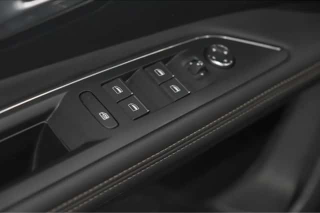 Peugeot 3008 (2023) thumbnail 23
