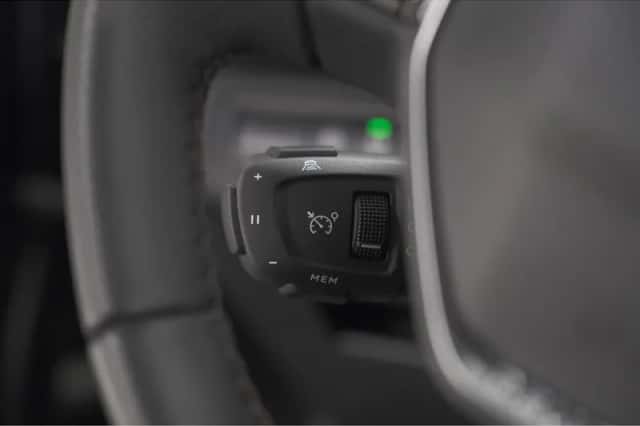 Peugeot 3008 (2023) thumbnail 4