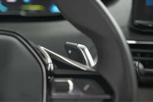 Peugeot 3008 (2023) thumbnail 33