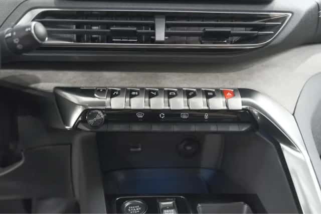 Peugeot 3008 (2023) thumbnail 43