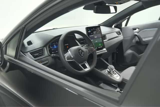 Renault Captur (2025) thumbnail 2