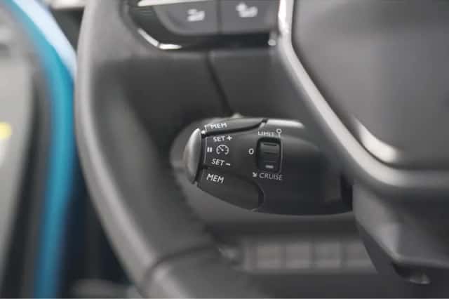 Peugeot e-2008 (2025) thumbnail 3