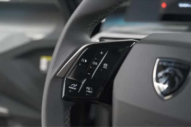 Peugeot 3008 (2025) thumbnail 3