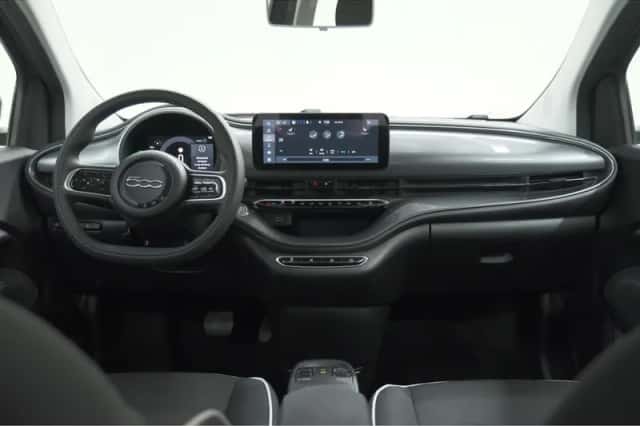 Fiat 500 (2023) thumbnail 2
