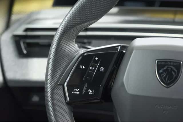 Peugeot 3008 (2025) thumbnail 3