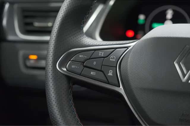 Renault Captur (2025) thumbnail 3