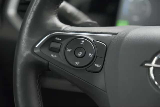 Opel Grandland (2022) thumbnail 3