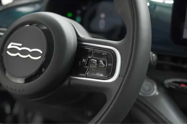 Fiat 500 (2023) thumbnail 3