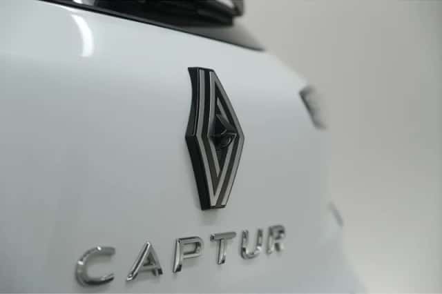 Renault Captur (2024) thumbnail 3