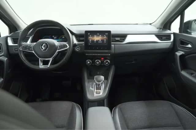 Renault Captur (2022) thumbnail 2