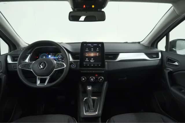 Renault Captur (2022) thumbnail 2