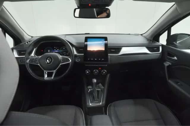 Renault Captur (2023) thumbnail 3