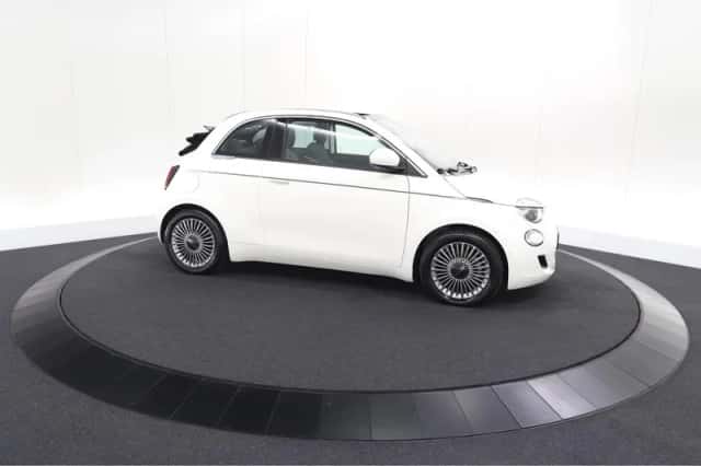 Fiat 500C (2023) thumbnail 5