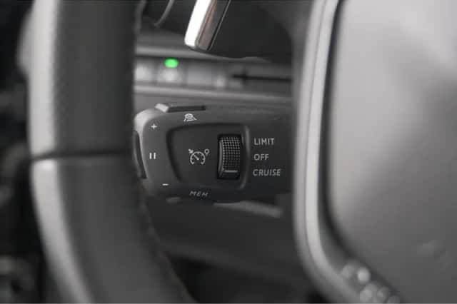 Peugeot 3008 (2024) thumbnail 3