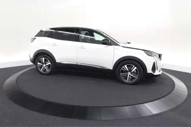 Peugeot 3008 (2023) thumbnail 4