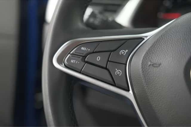 Renault Captur (2020) thumbnail 3