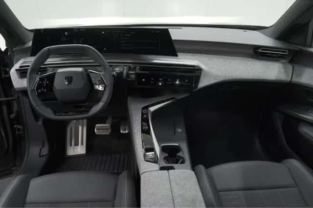 Peugeot 5008 (2025) thumbnail 2