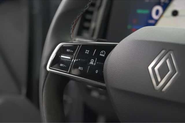 Renault Mégane E-Tech (2025) thumbnail 3