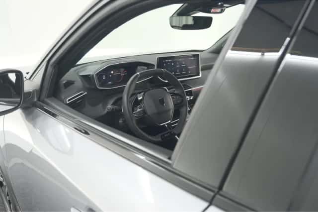 Peugeot 2008 (2024) thumbnail 2