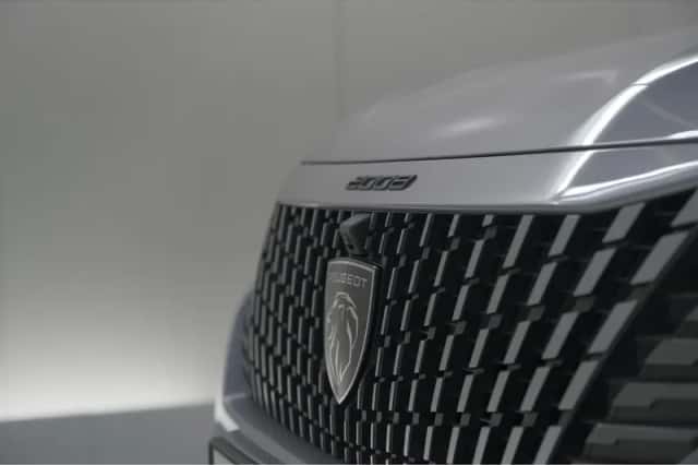 Peugeot 2008 (2024) thumbnail 4