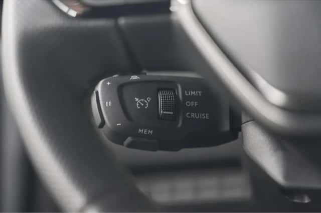 Peugeot 2008 (2024) thumbnail 36