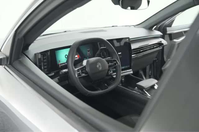 Renault Austral (2025) thumbnail 2