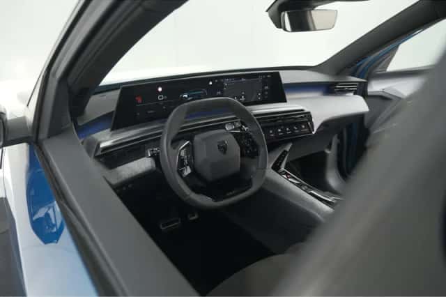 Peugeot 5008 (2024) thumbnail 2