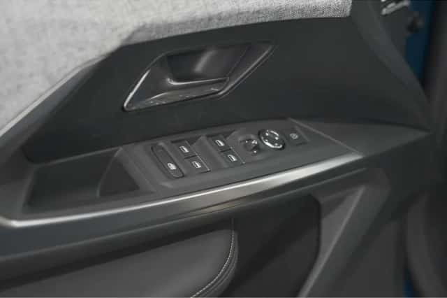 Peugeot 5008 (2024) thumbnail 25