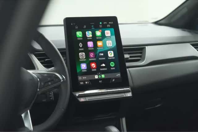 Renault Captur (2024) thumbnail 3