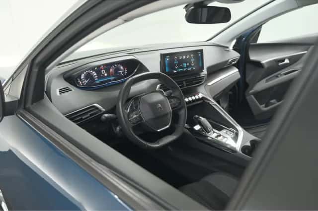 Peugeot 5008 (2022) thumbnail 2