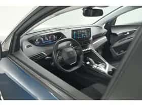 Peugeot 5008 (2022) thumbnail 2