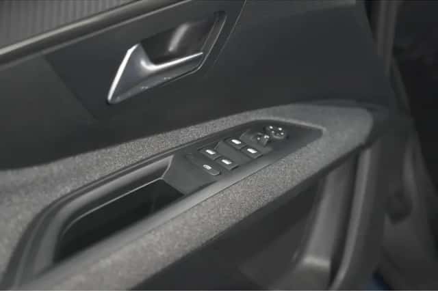Peugeot 5008 (2022) thumbnail 23