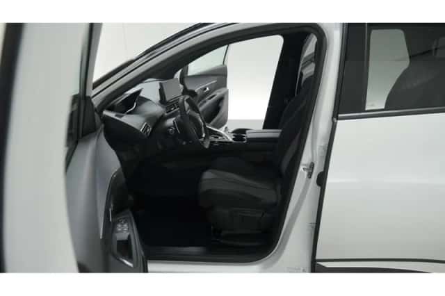 Peugeot 5008 (2023) thumbnail 25