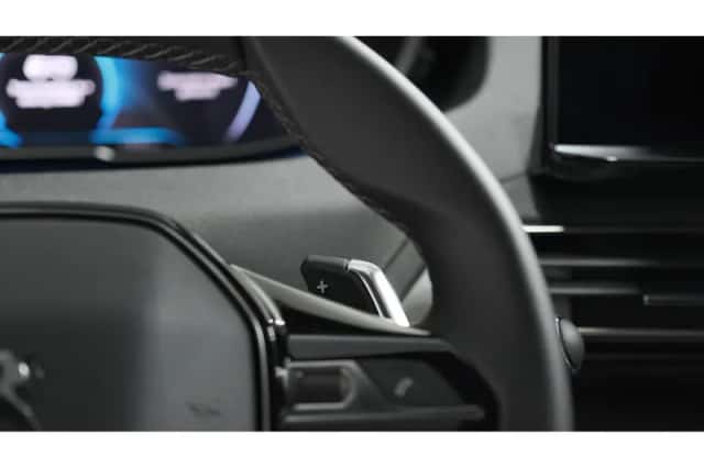 Peugeot 5008 (2023) thumbnail 34