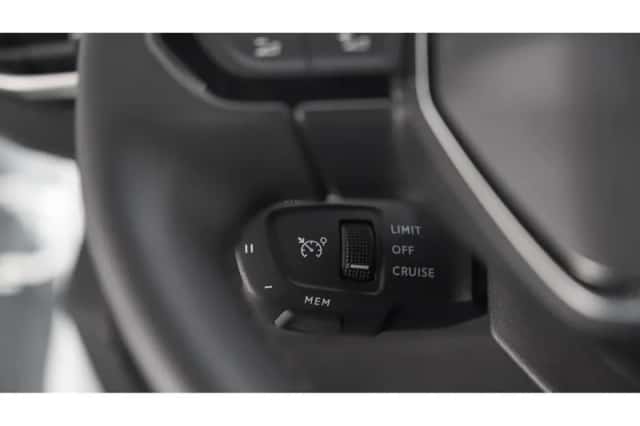 Peugeot 5008 (2023) thumbnail 37