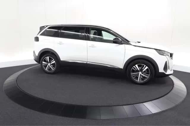 Peugeot 5008 (2023) thumbnail 8