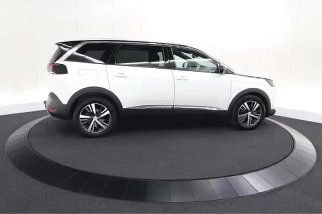 Peugeot 5008 (2023) thumbnail 9