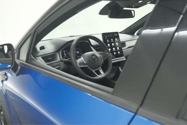 Renault Captur (2024) thumbnail 2