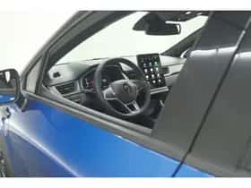 Renault Captur (2024) thumbnail 2