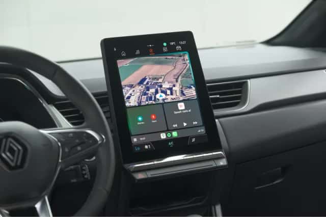 Renault Captur (2024) thumbnail 3