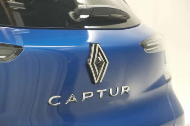 Renault Captur (2024) thumbnail 4
