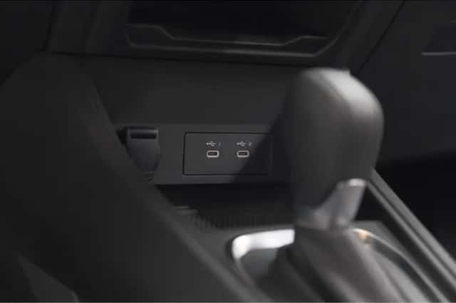 Renault Captur (2024) thumbnail 41