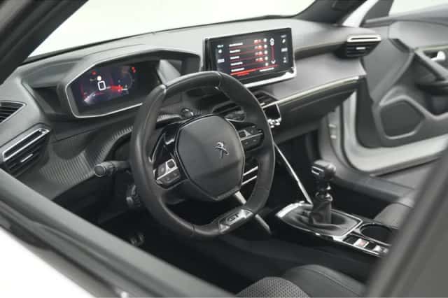 Peugeot 2008 (2022) thumbnail 2