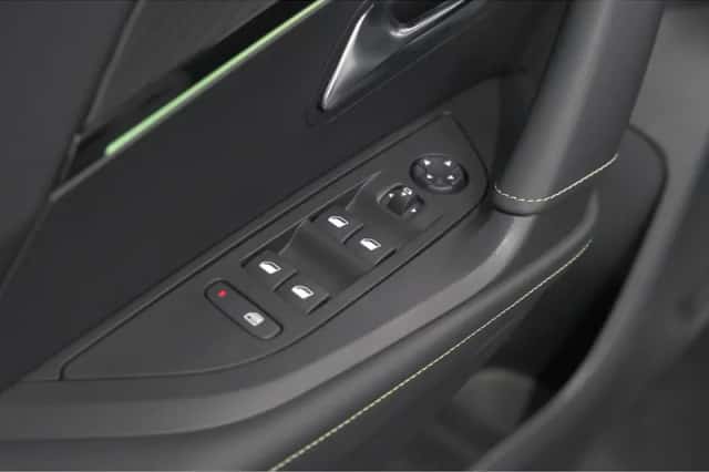 Peugeot 2008 (2022) thumbnail 24