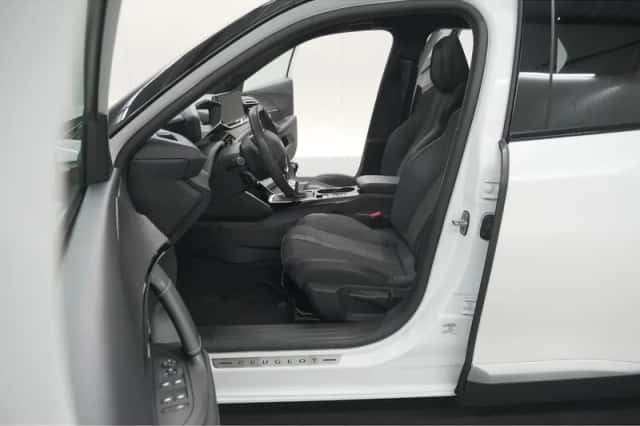 Peugeot 2008 (2022) thumbnail 25